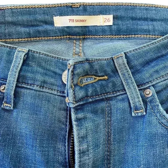 Levi's Women's 711 Skinny Jeans, W26-L30, Blue (Ripped jeans) - Picture 3 of 9